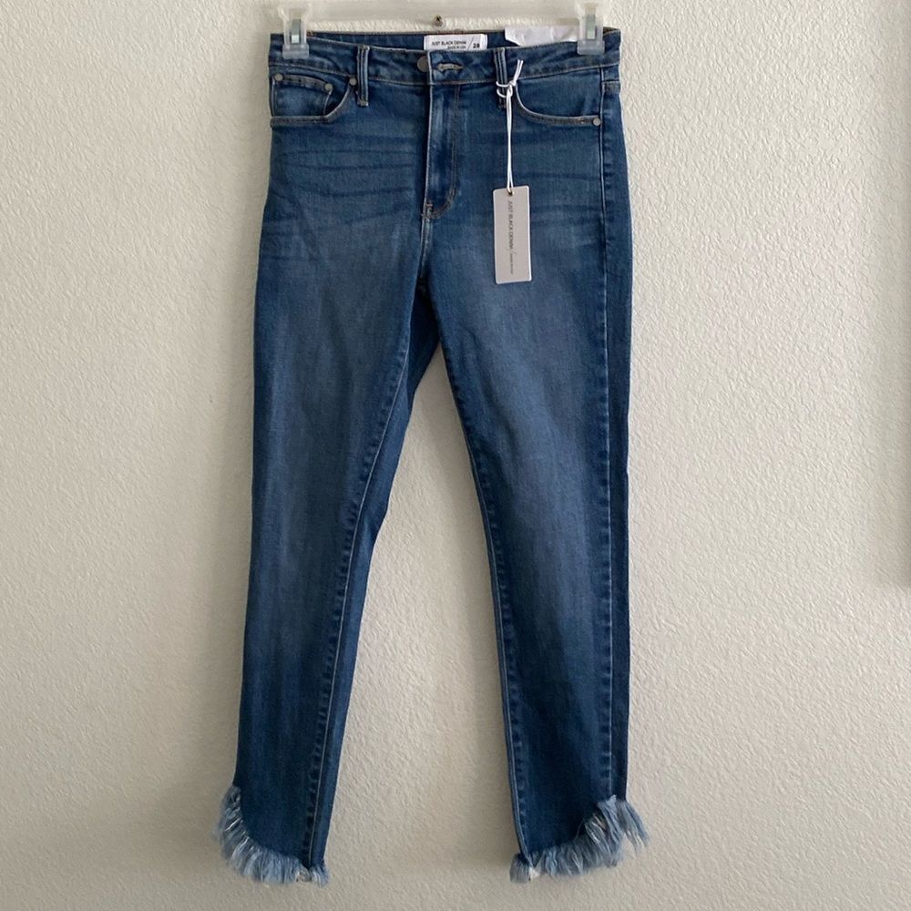 JUST BLACK DENIM Women’s Jeans with Diagonal Frayed Hem Size 28 NWT. Made in USA